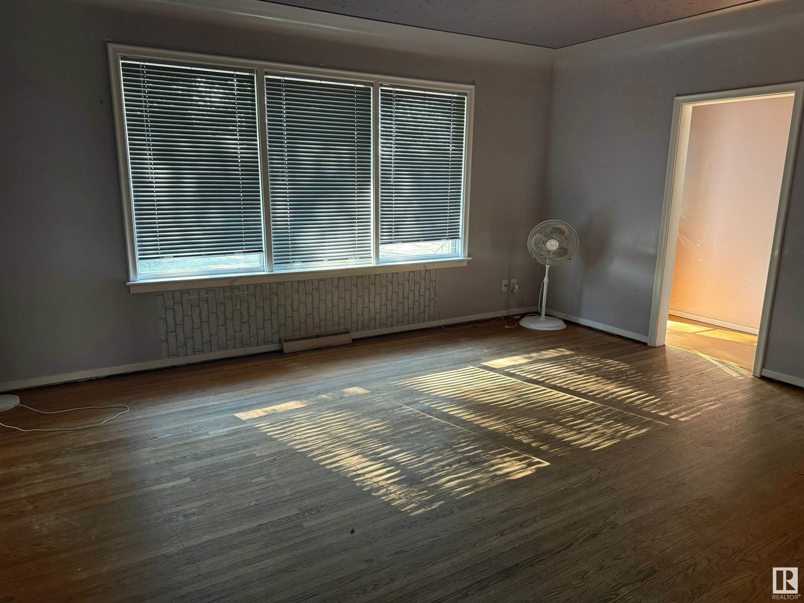 Photo 3 of 12425 126 St Nw, Edmonton AB
