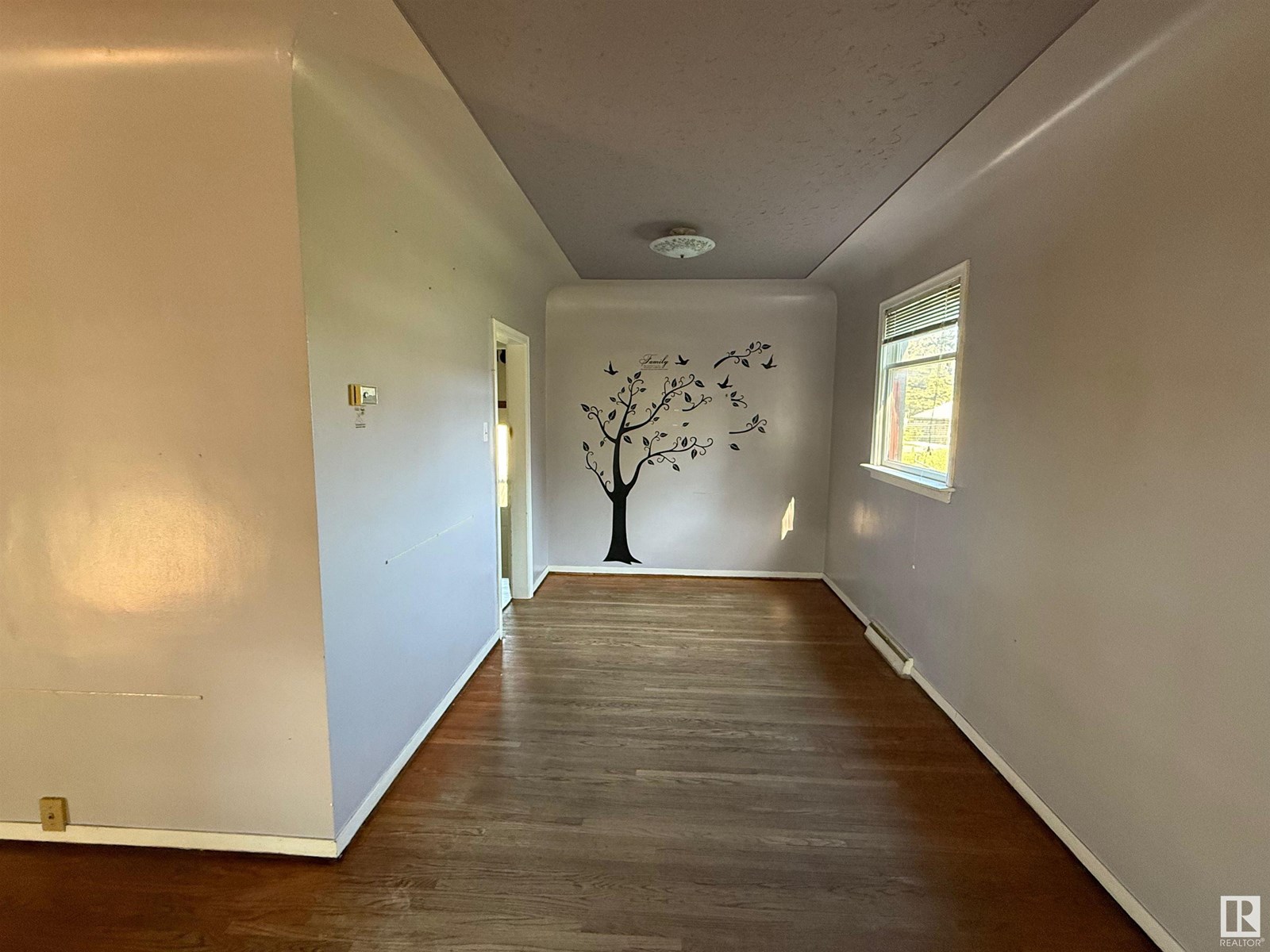 Photo 7 of 12425 126 St Nw, Edmonton AB