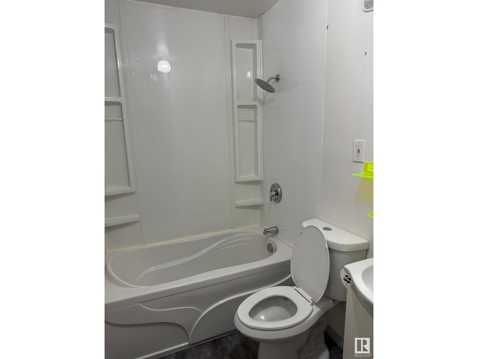 Photo 8 of 12425 126 St Nw, Edmonton AB