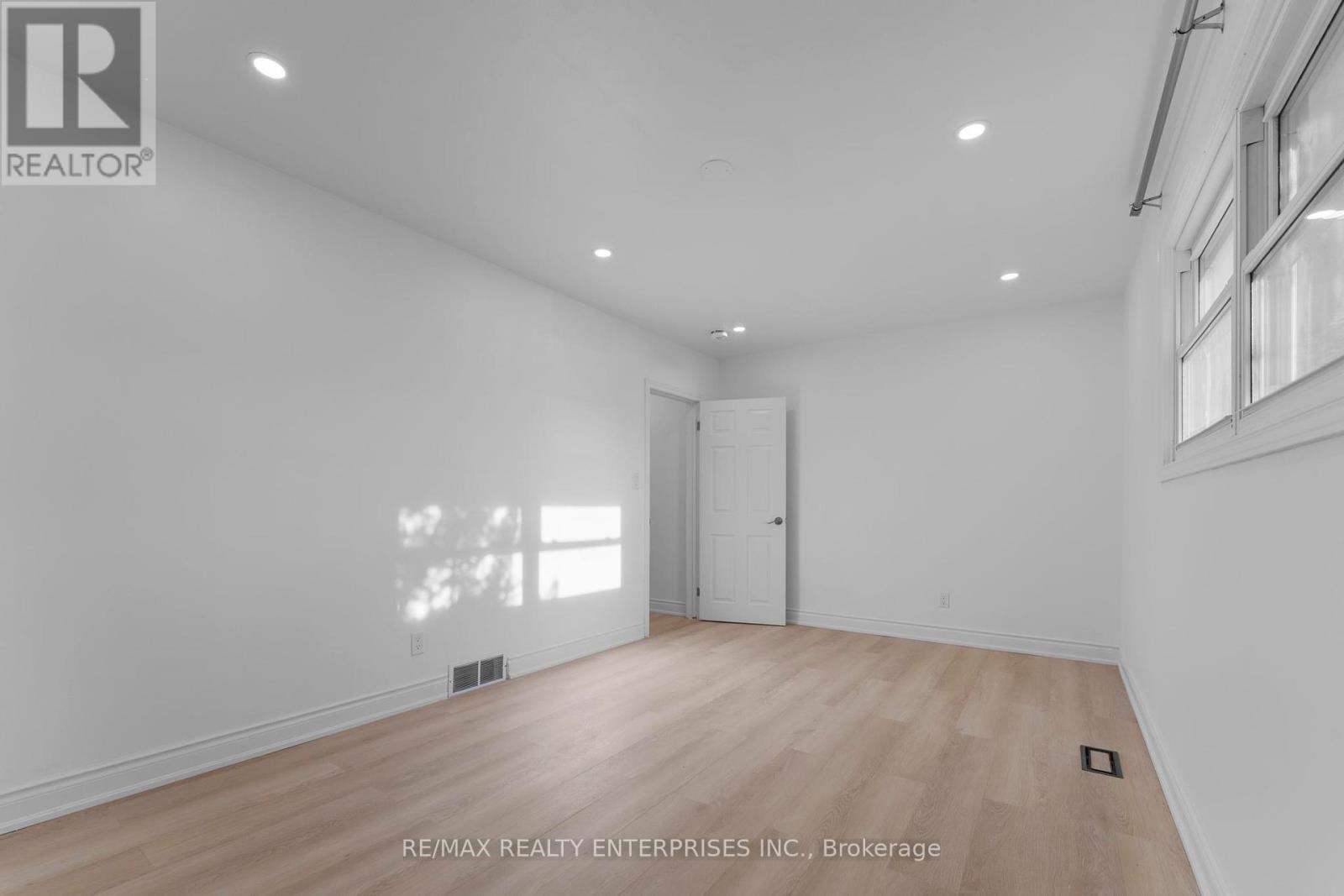 Photo 22 of 60 Wakelin Terrace, St Catharines ON