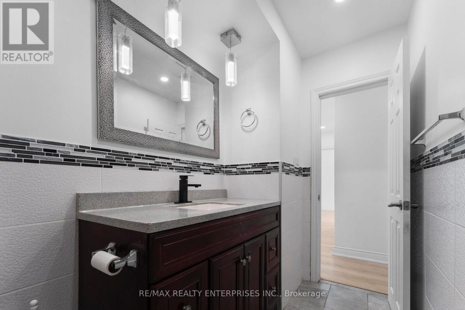 Photo 15 of 60 Wakelin Terrace, St Catharines ON