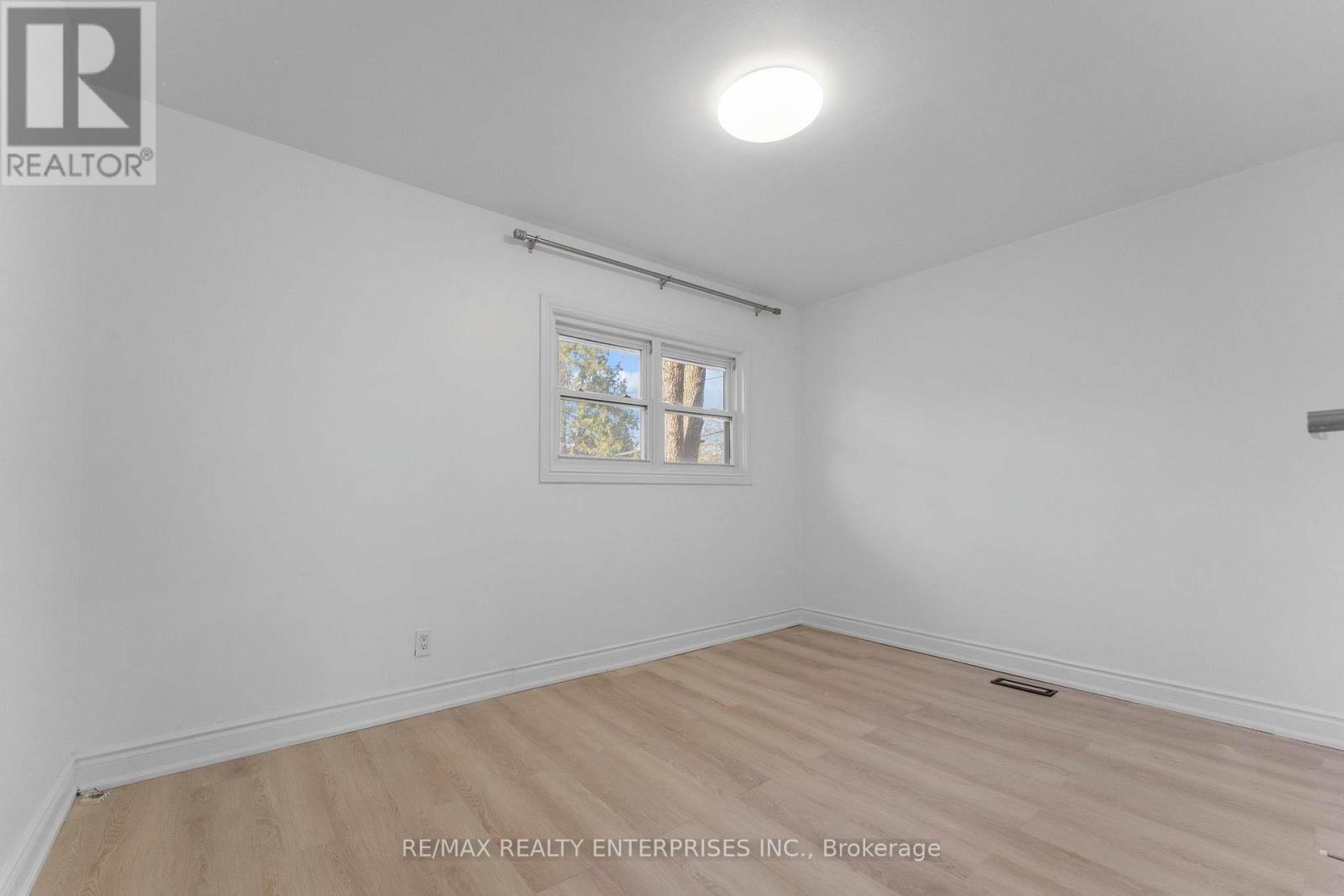 Photo 23 of 60 Wakelin Terrace, St Catharines ON