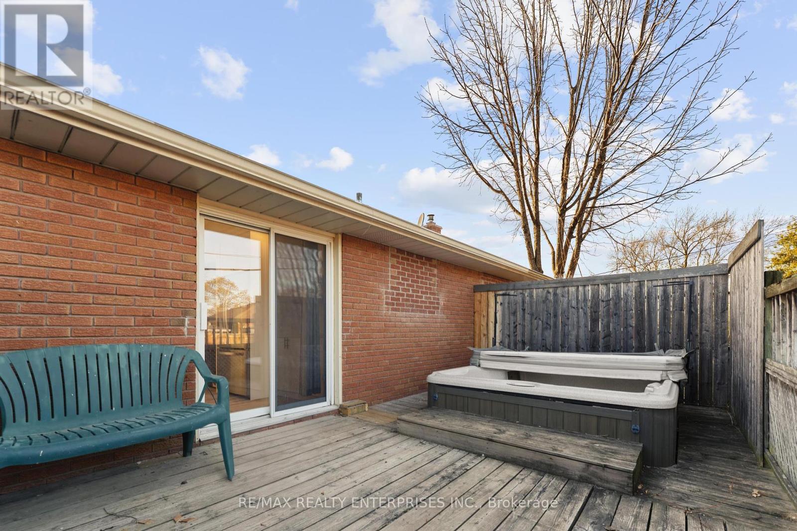Photo 2 of 60 Wakelin Terrace, St Catharines ON