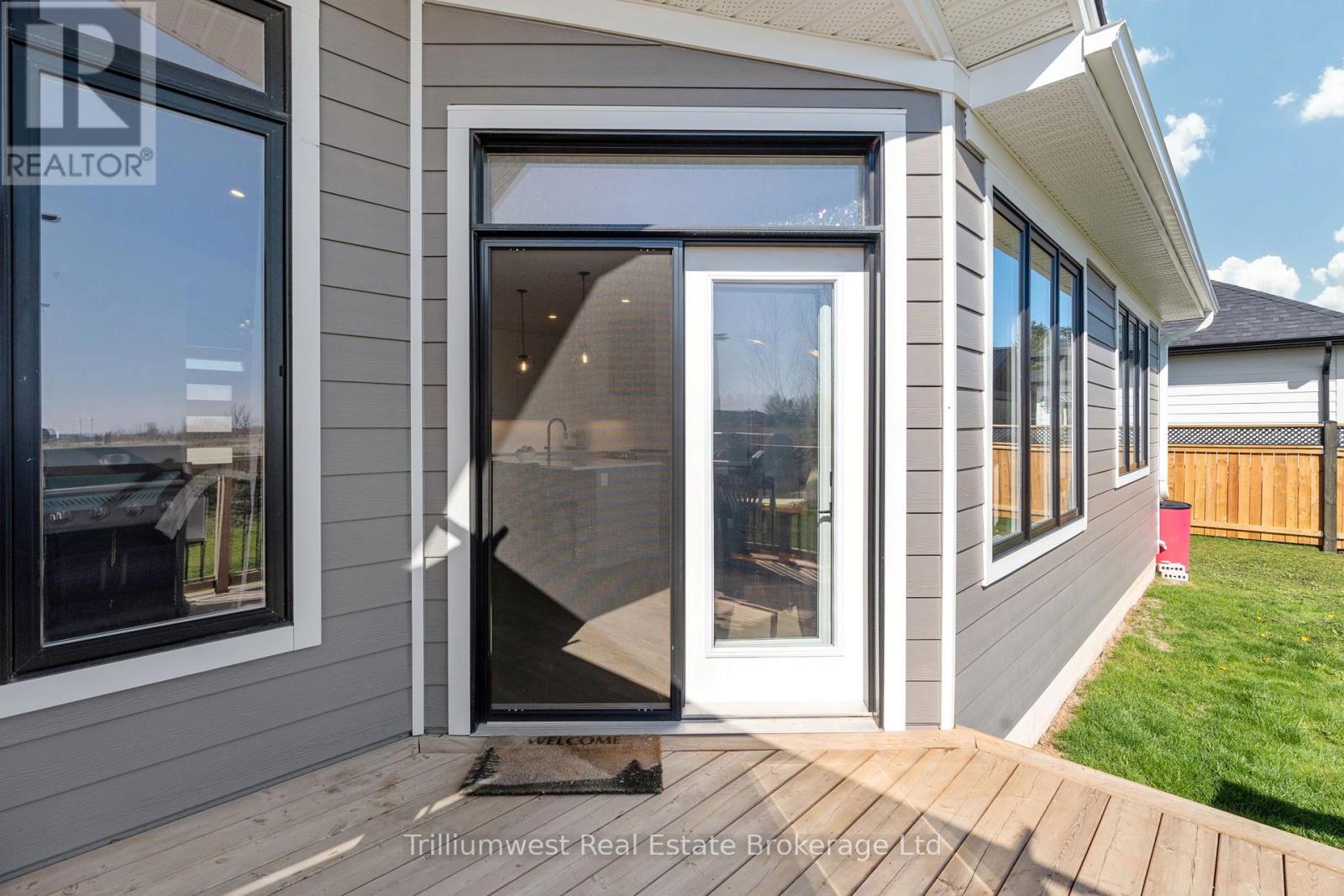 Single Family House Bungalow for Sale in  MCLEOD STREET North Middlesex (Parkhill) 