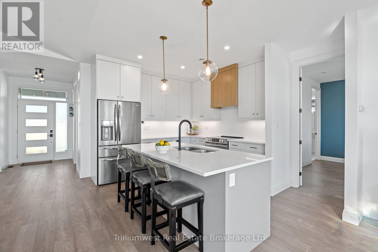 Single Family House Bungalow for Sale in  MCLEOD STREET North Middlesex (Parkhill) 