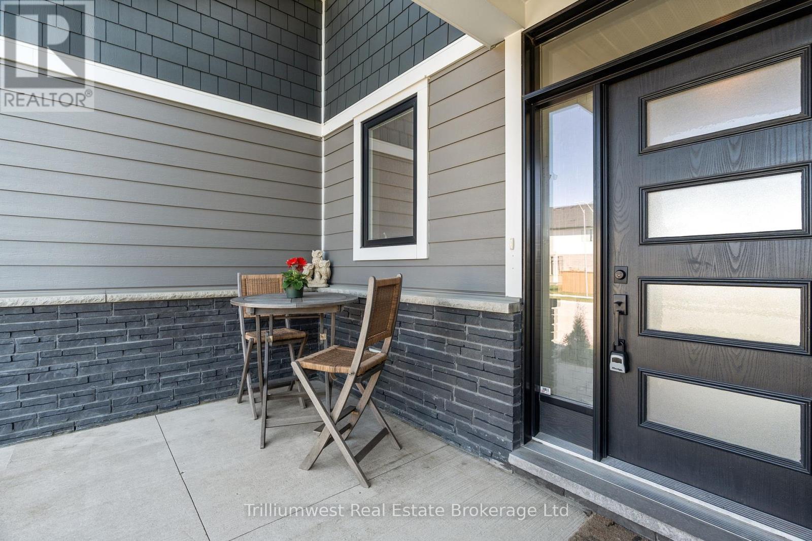 Single Family House Bungalow for Sale in  MCLEOD STREET North Middlesex (Parkhill) 