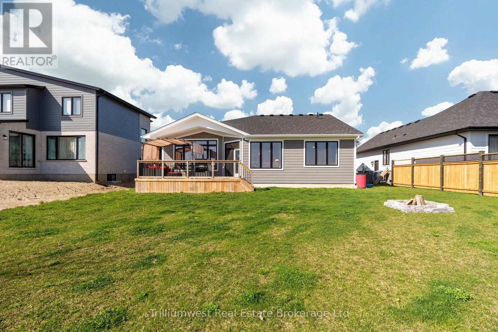 Single Family House Bungalow for Sale in  MCLEOD STREET North Middlesex (Parkhill) 