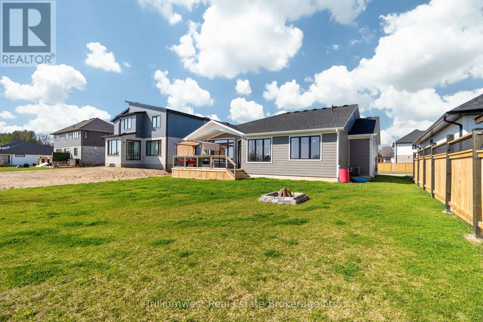 Single Family House Bungalow for Sale in  MCLEOD STREET North Middlesex (Parkhill) 