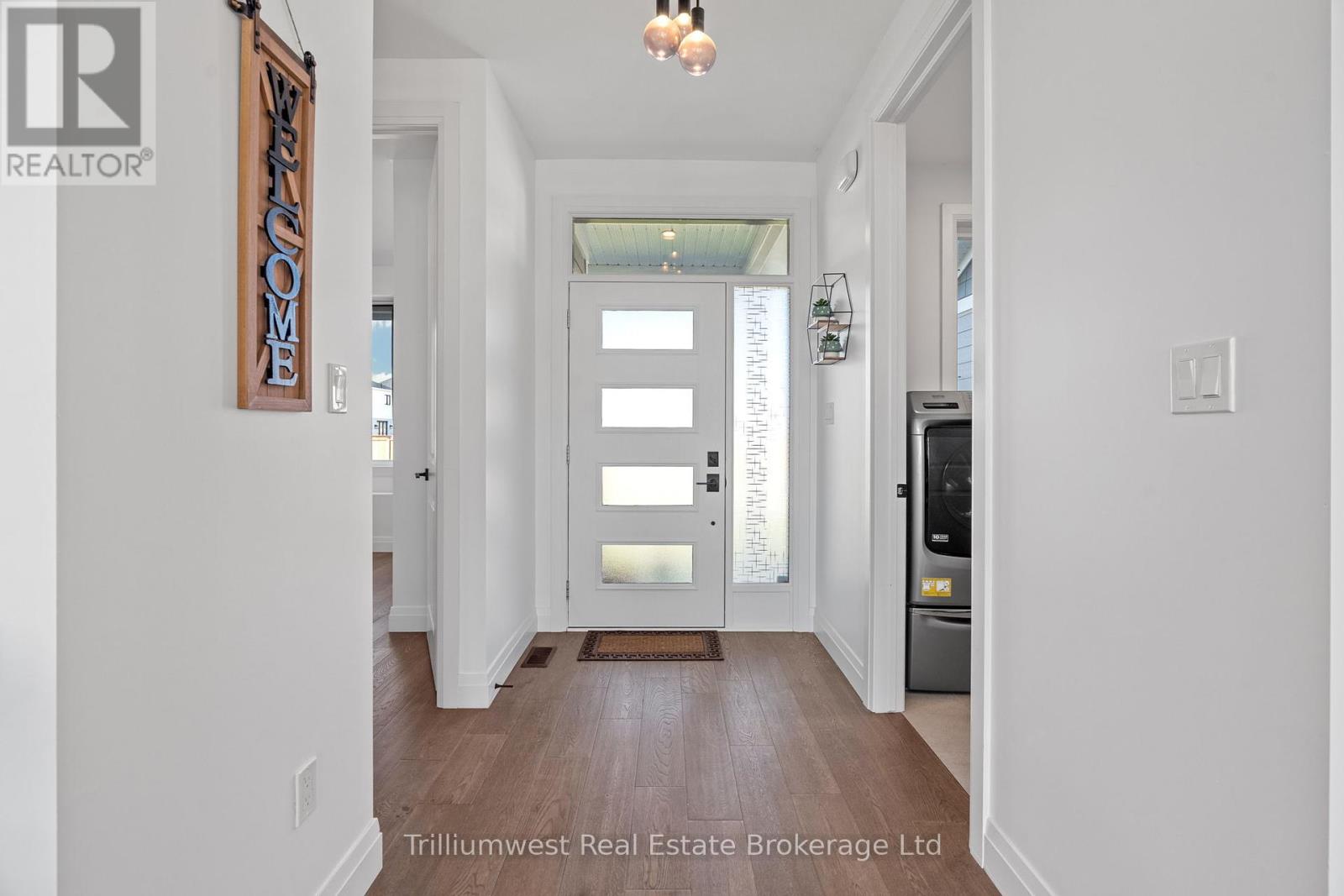 Single Family House Bungalow for Sale in  MCLEOD STREET North Middlesex (Parkhill) 