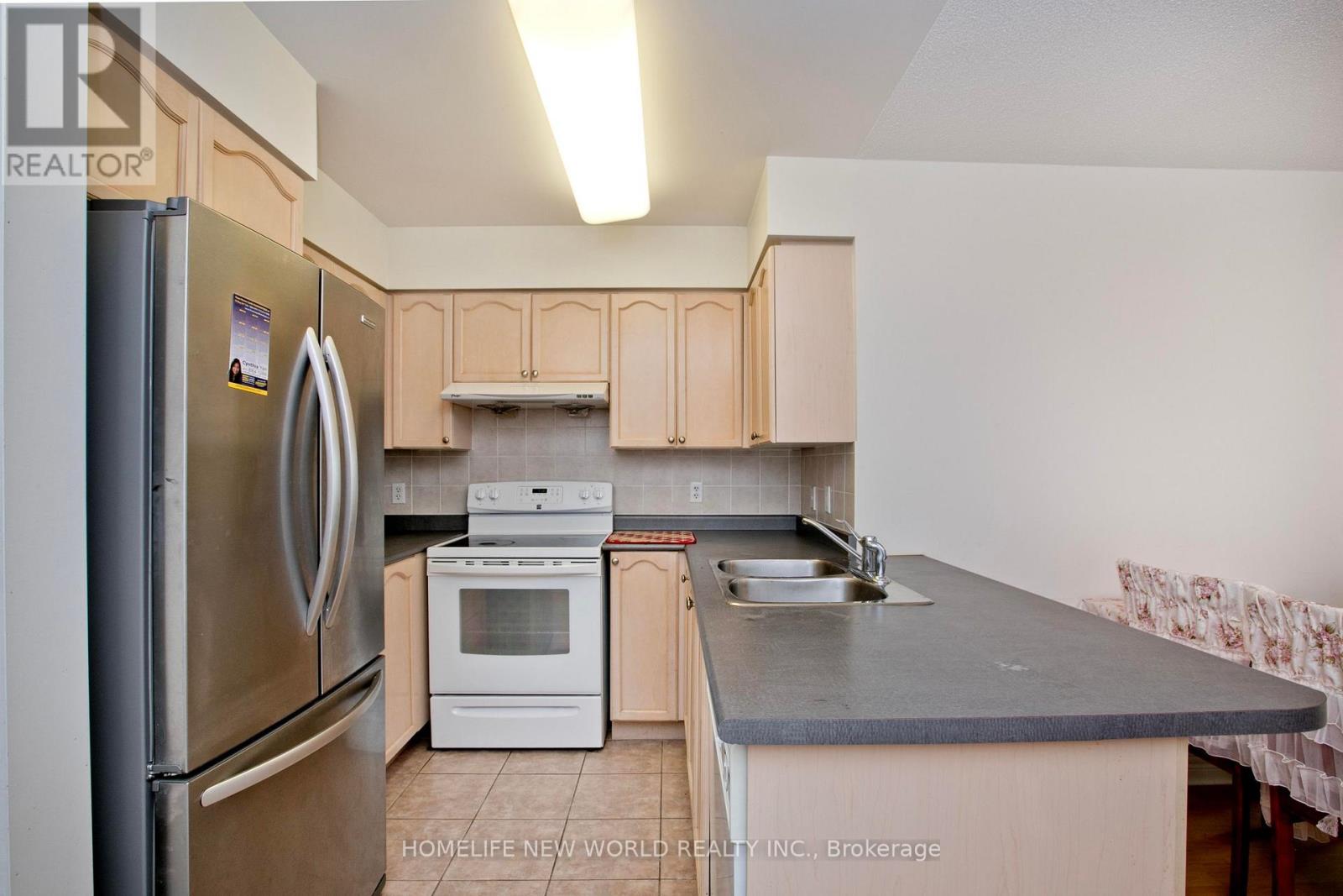 Photo 4 of 1506 23 Hollywood Avenue, Toronto ON