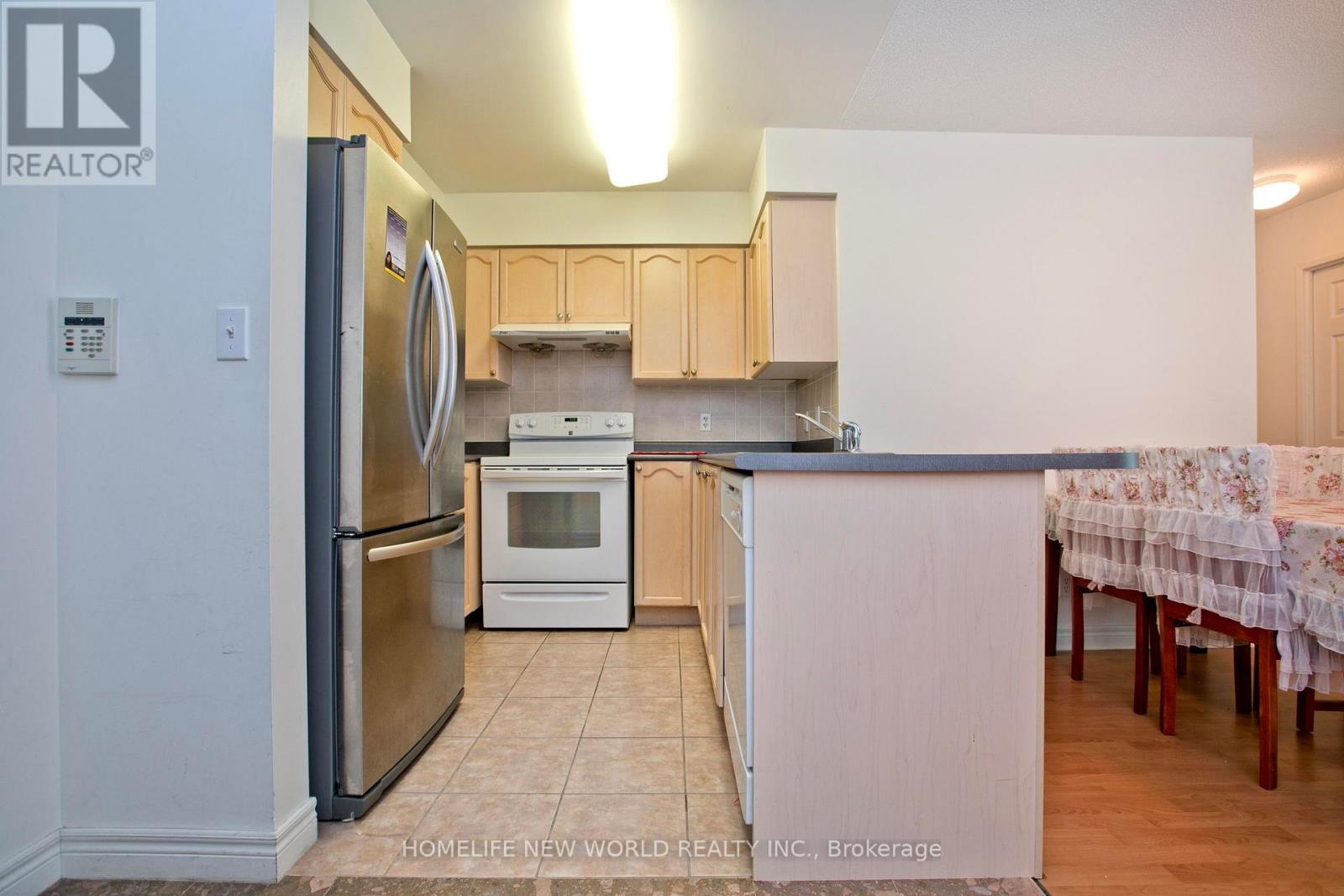 Photo 5 of 1506 23 Hollywood Avenue, Toronto ON