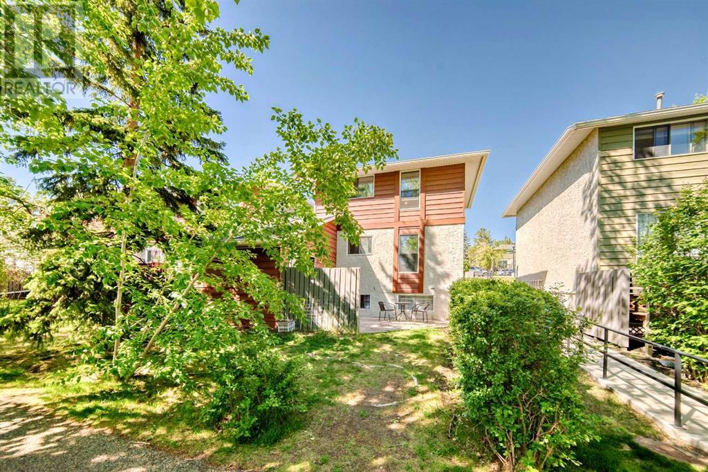 Single Family House 3 Level for Sale in   Ranchview Drive NW Ranchlands Calgary 