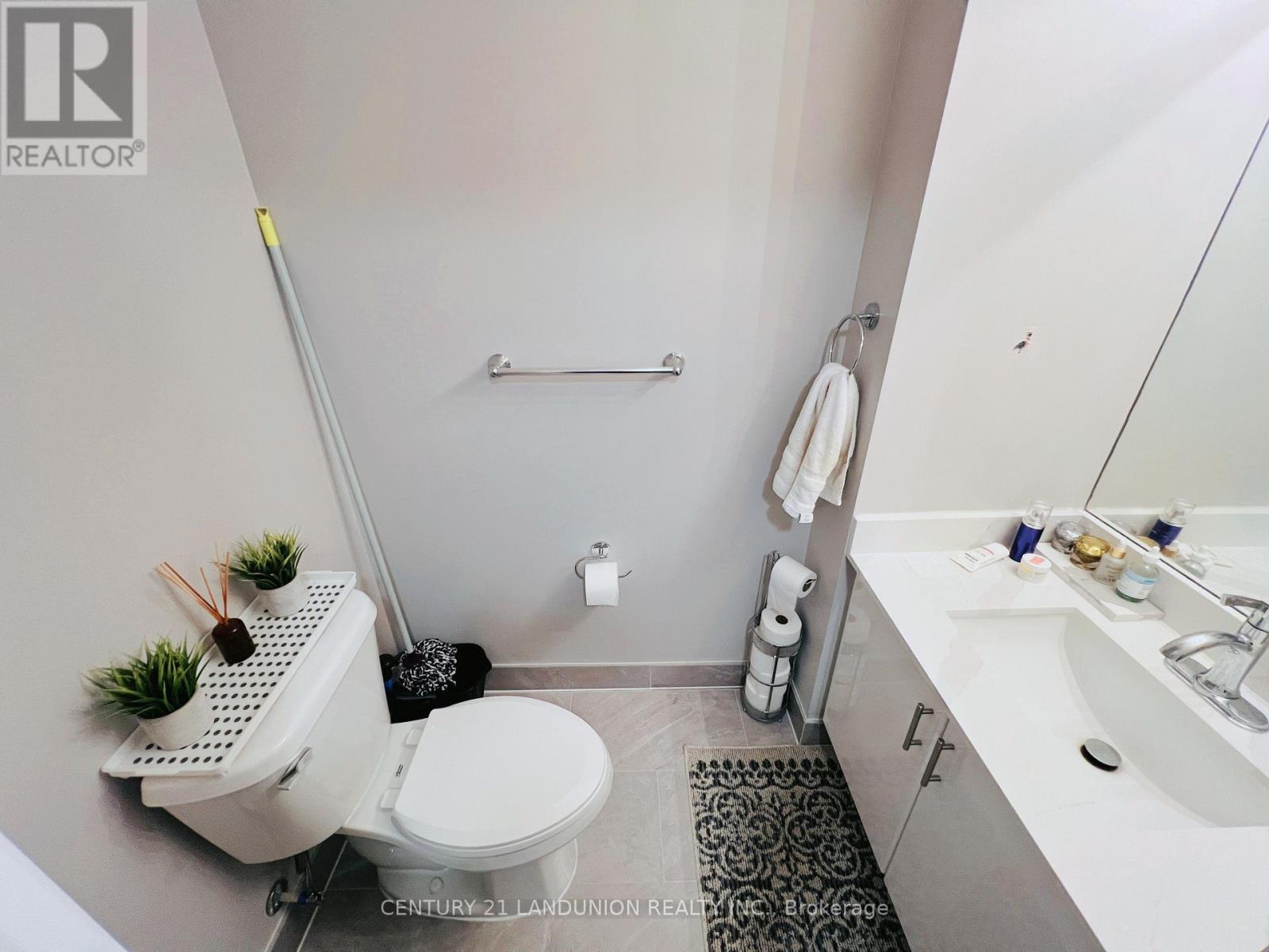 Photo 15 of 1305 2900 Highway 7 Road, Vaughan ON