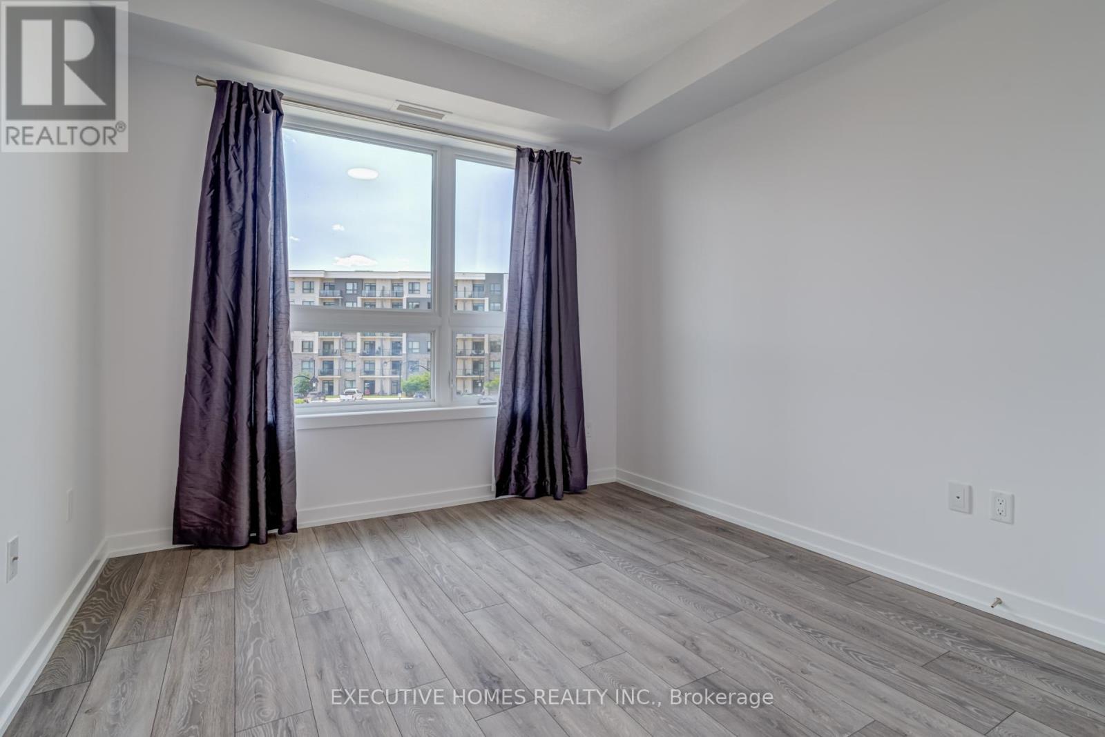 Photo 14 of 327 101 Shoreview Place, Hamilton ON