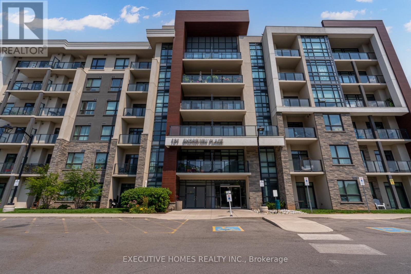 Photo 2 of 327 101 Shoreview Place, Hamilton ON