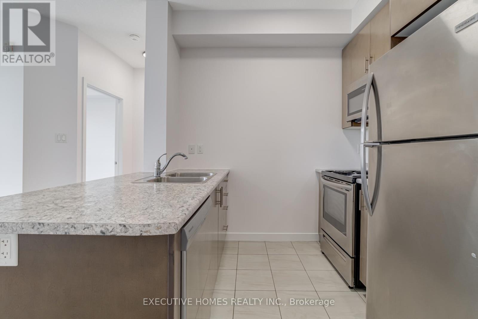 Photo 6 of 327 101 Shoreview Place, Hamilton ON