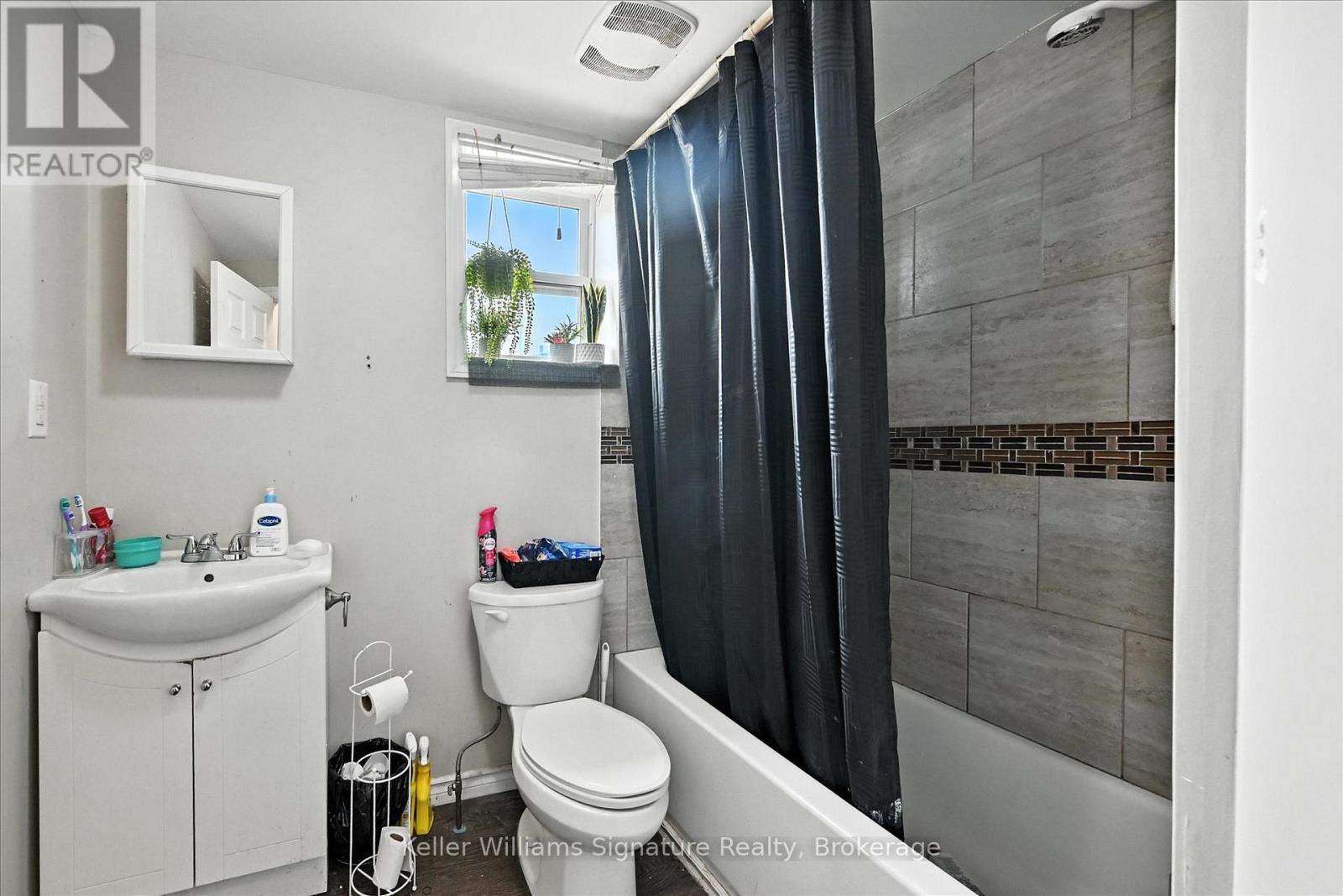 Photo 10 of 9 Tisdale Street S, Hamilton ON