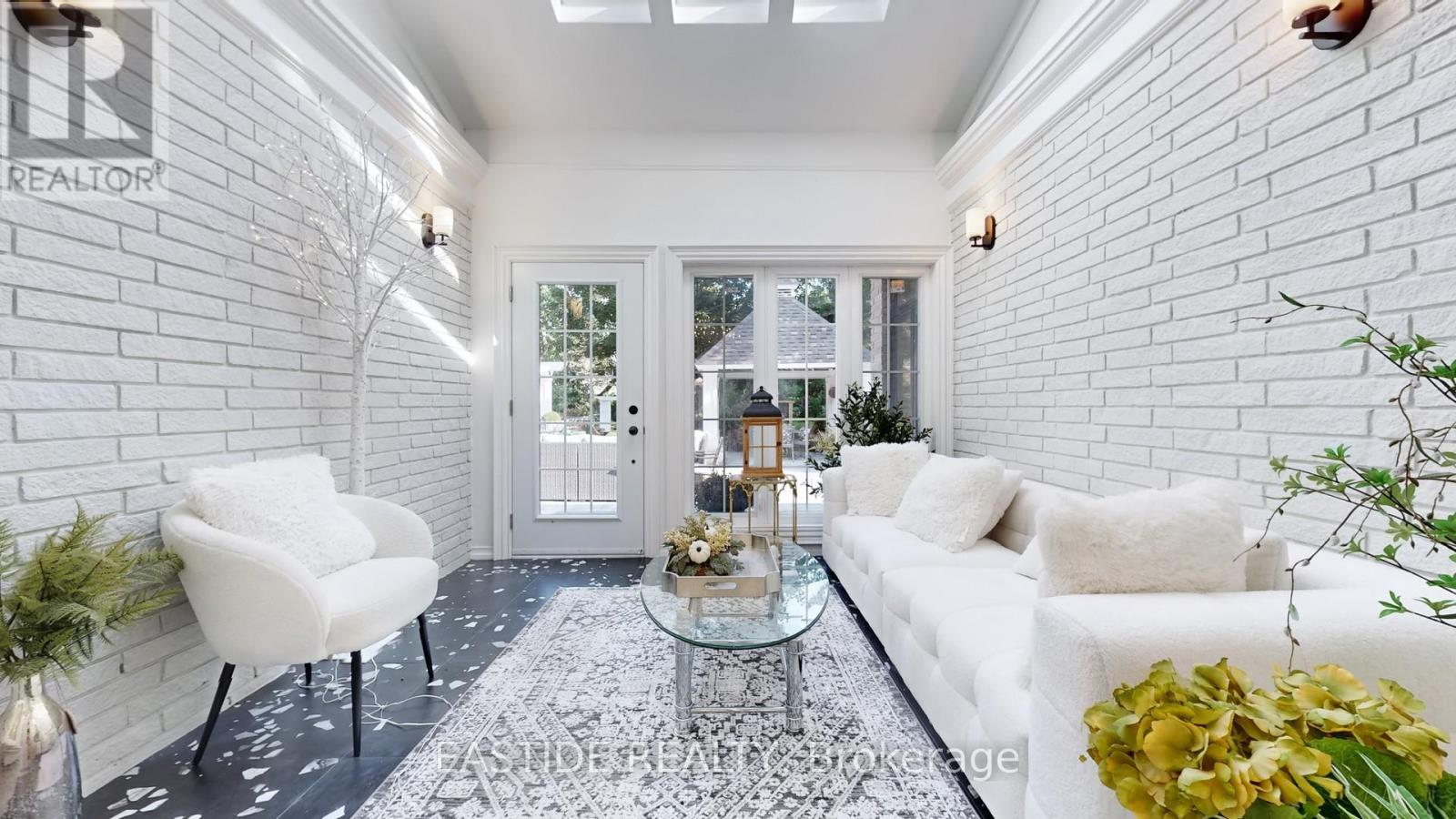 Photo 9 of 431 Fourth Line, Oakville ON