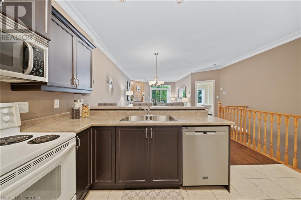 Photo 12 of 23 Iron Bridge Court, Caledonia ON