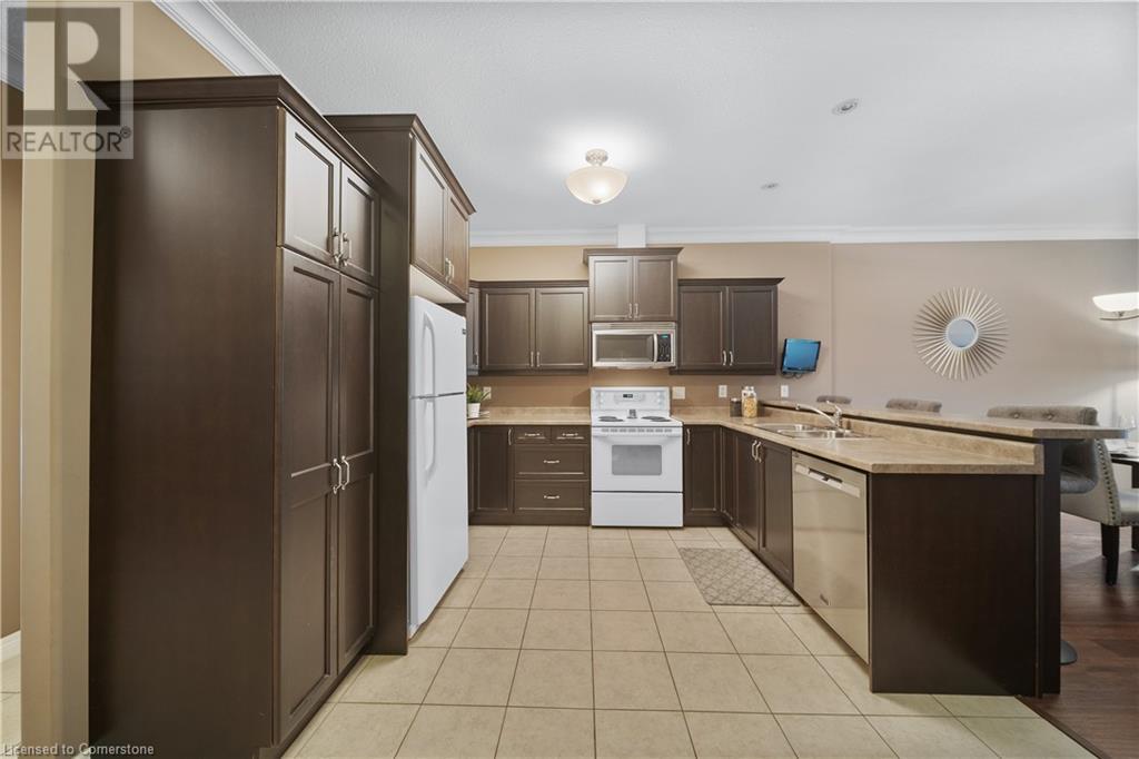 Photo 11 of 23 Iron Bridge Court, Caledonia ON