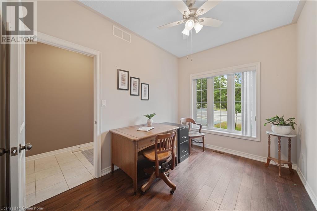 Photo 18 of 23 Iron Bridge Court, Caledonia ON