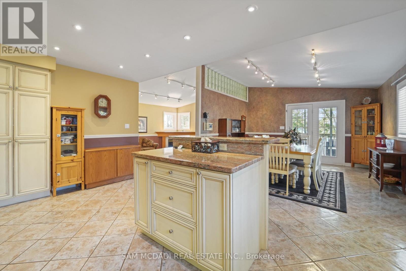 Photo 24 of 84 Maryland Drive, Selwyn ON
