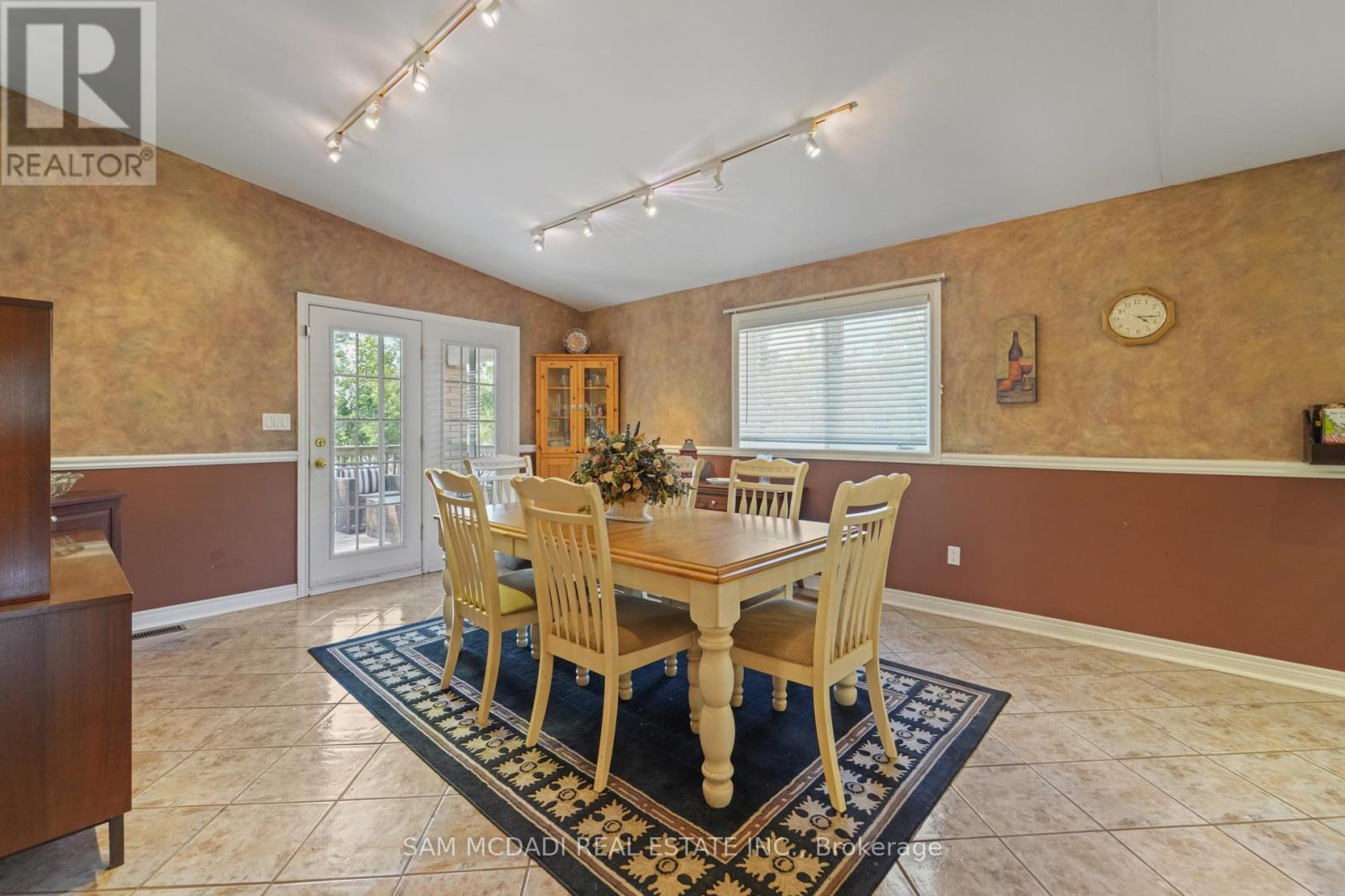 Photo 15 of 84 Maryland Drive, Selwyn ON