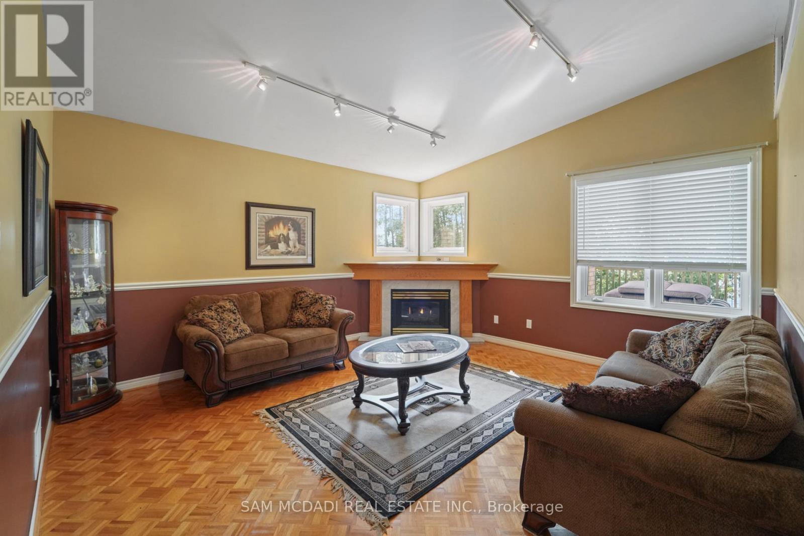Photo 4 of 84 Maryland Drive, Selwyn ON