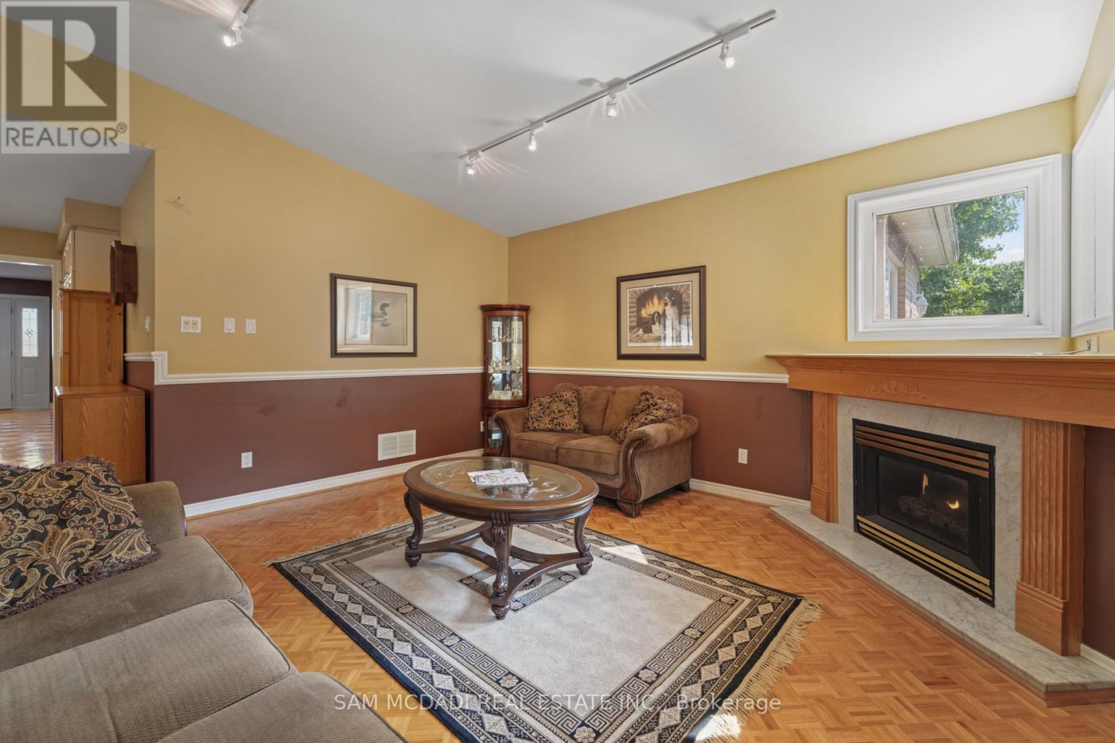 Photo 7 of 84 Maryland Drive, Selwyn ON