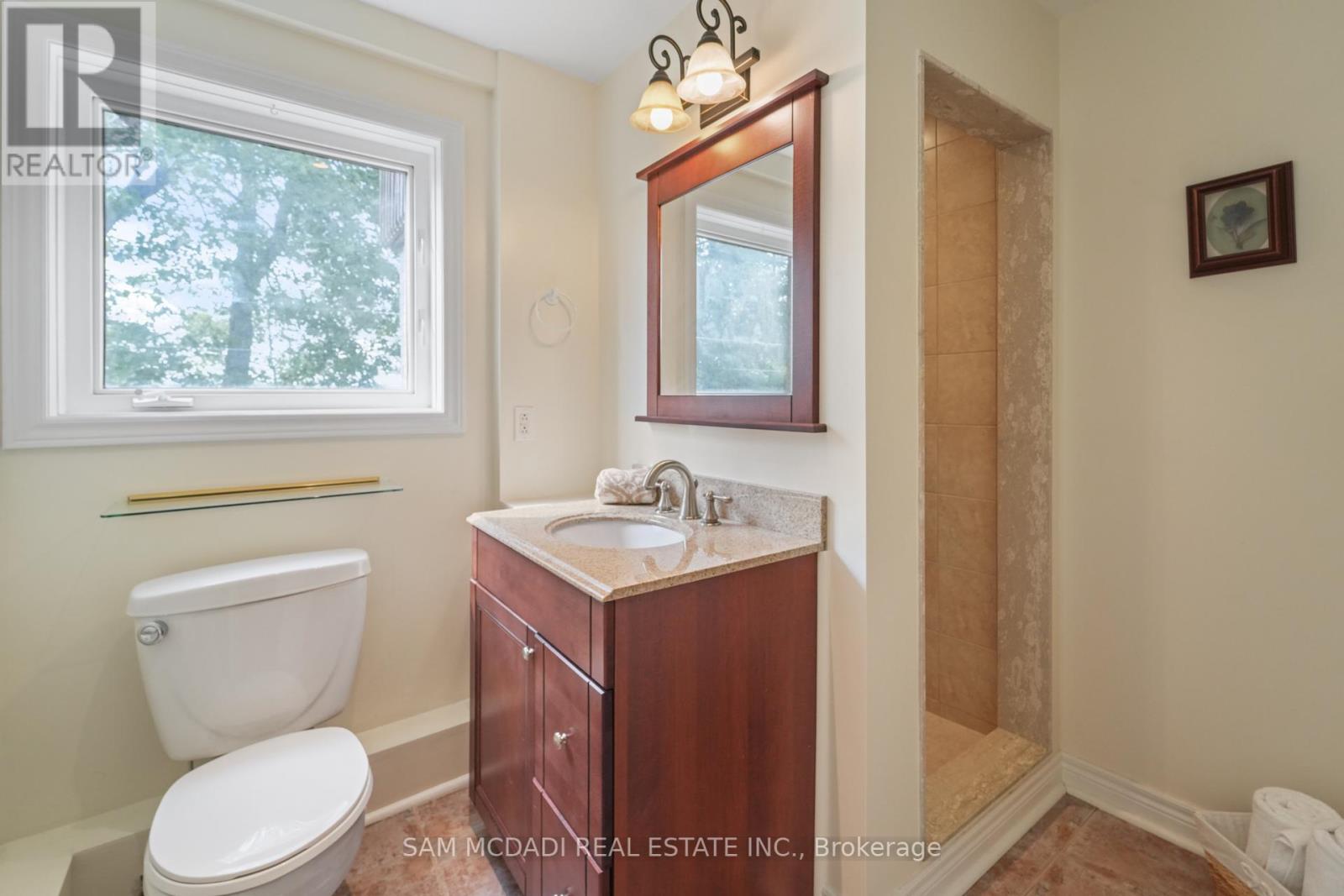 Photo 18 of 84 Maryland Drive, Selwyn ON