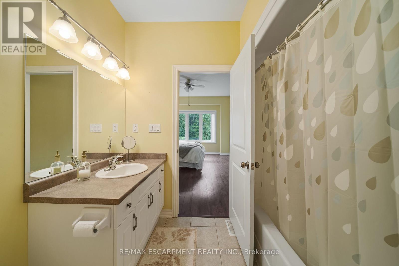 Photo 16 of 23 Iron Bridge Court, Haldimand ON