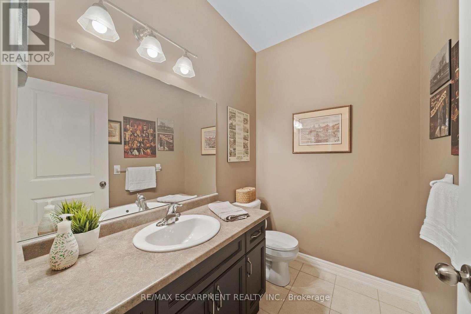 Photo 22 of 23 Iron Bridge Court, Haldimand ON