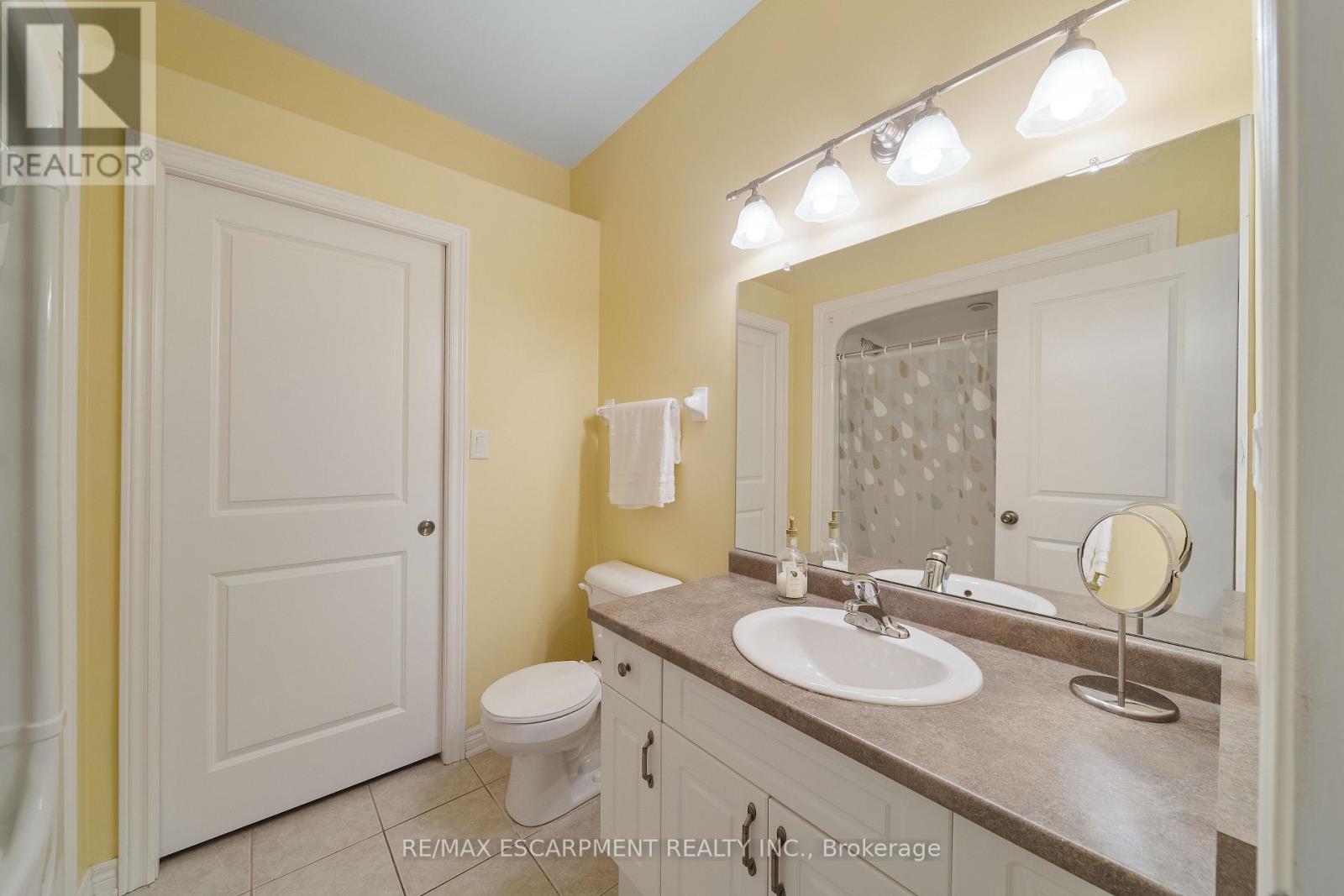 Photo 8 of 23 Iron Bridge Court, Haldimand ON