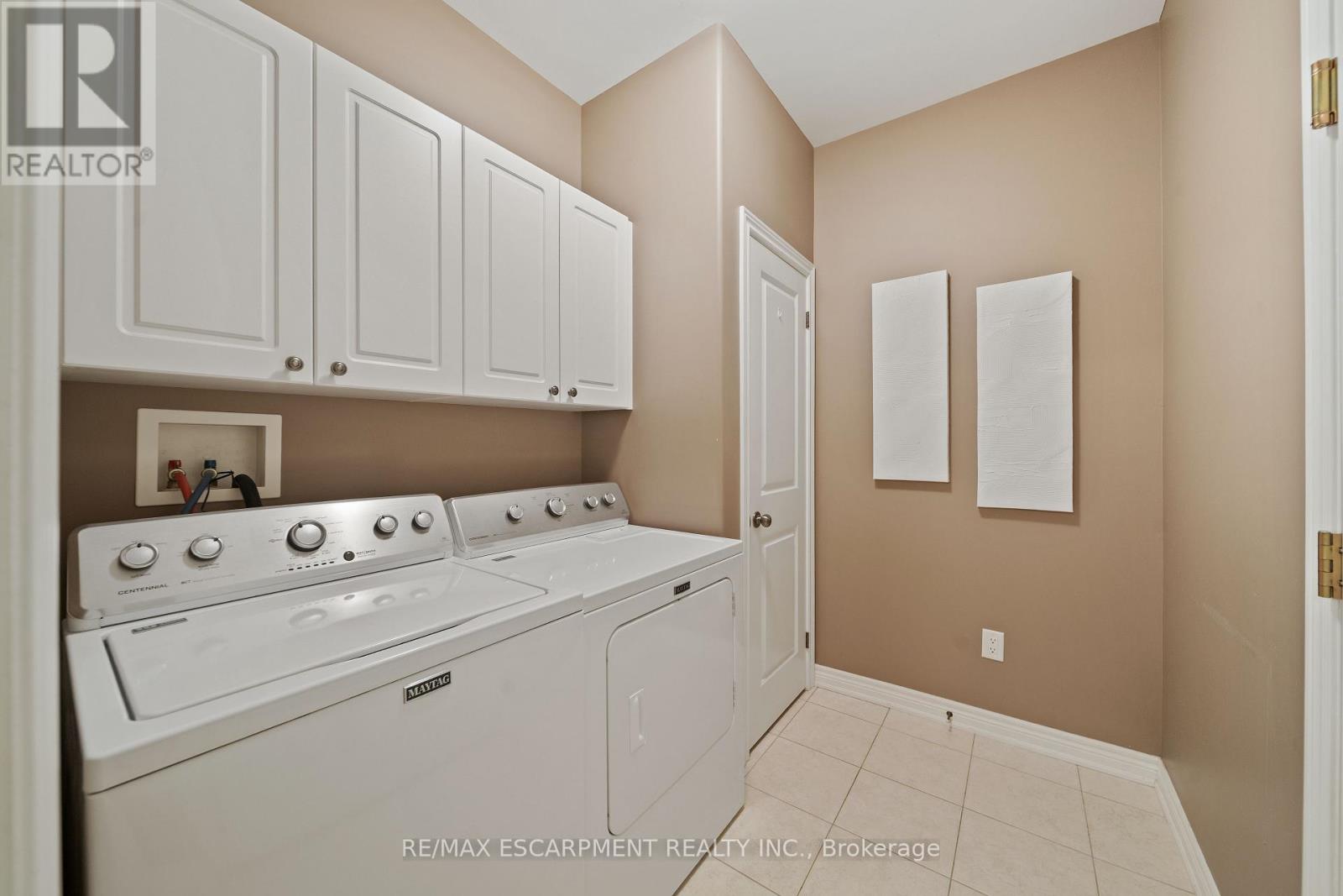 Photo 17 of 23 Iron Bridge Court, Haldimand ON