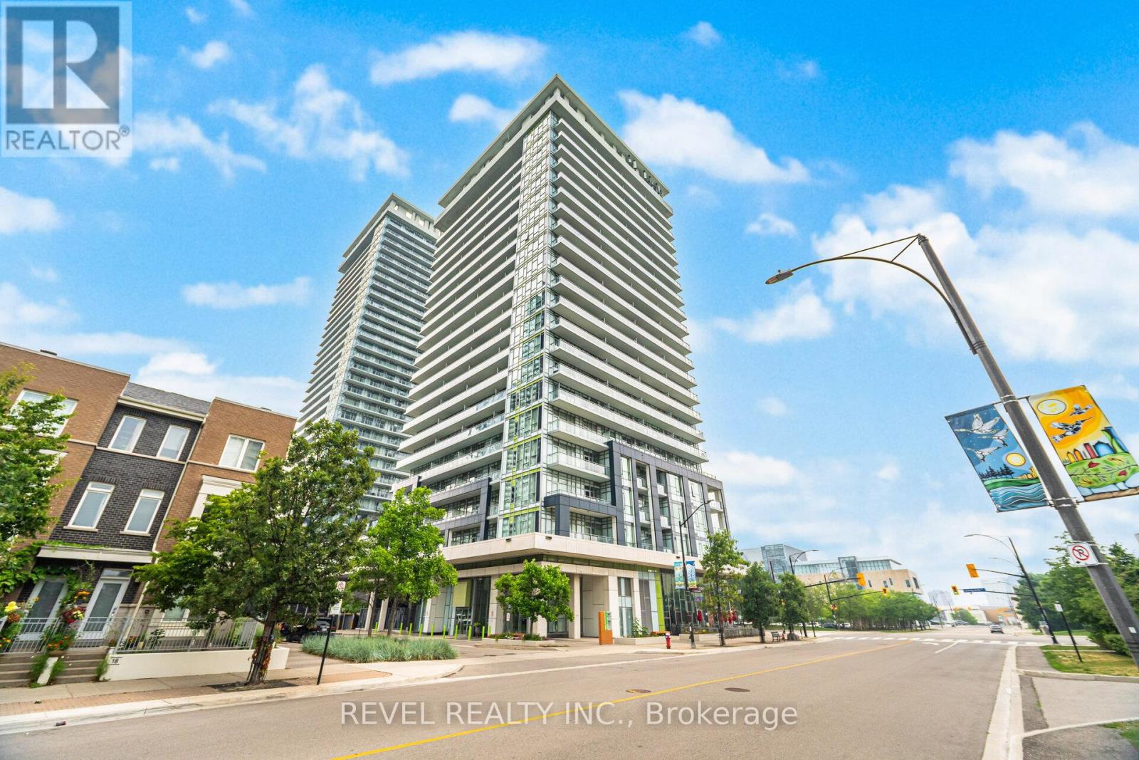 Photo 1 of 2105 365 Prince Of Wales Drive, Mississauga ON