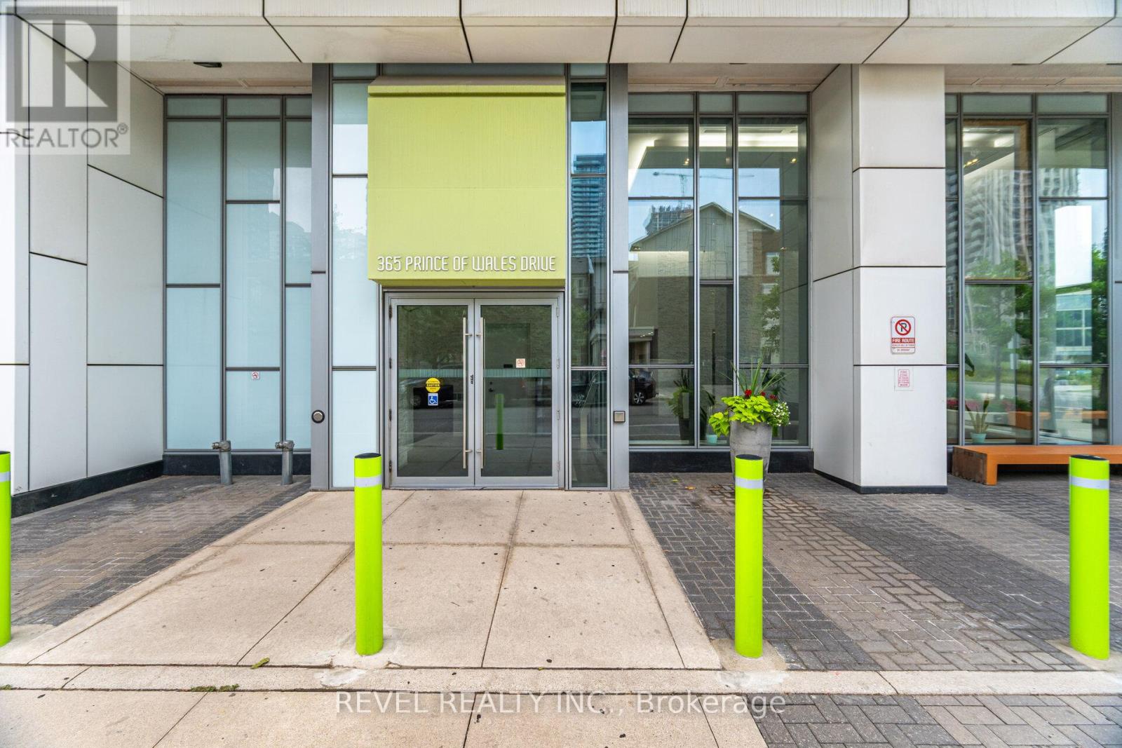 Photo 2 of 2105 365 Prince Of Wales Drive, Mississauga ON