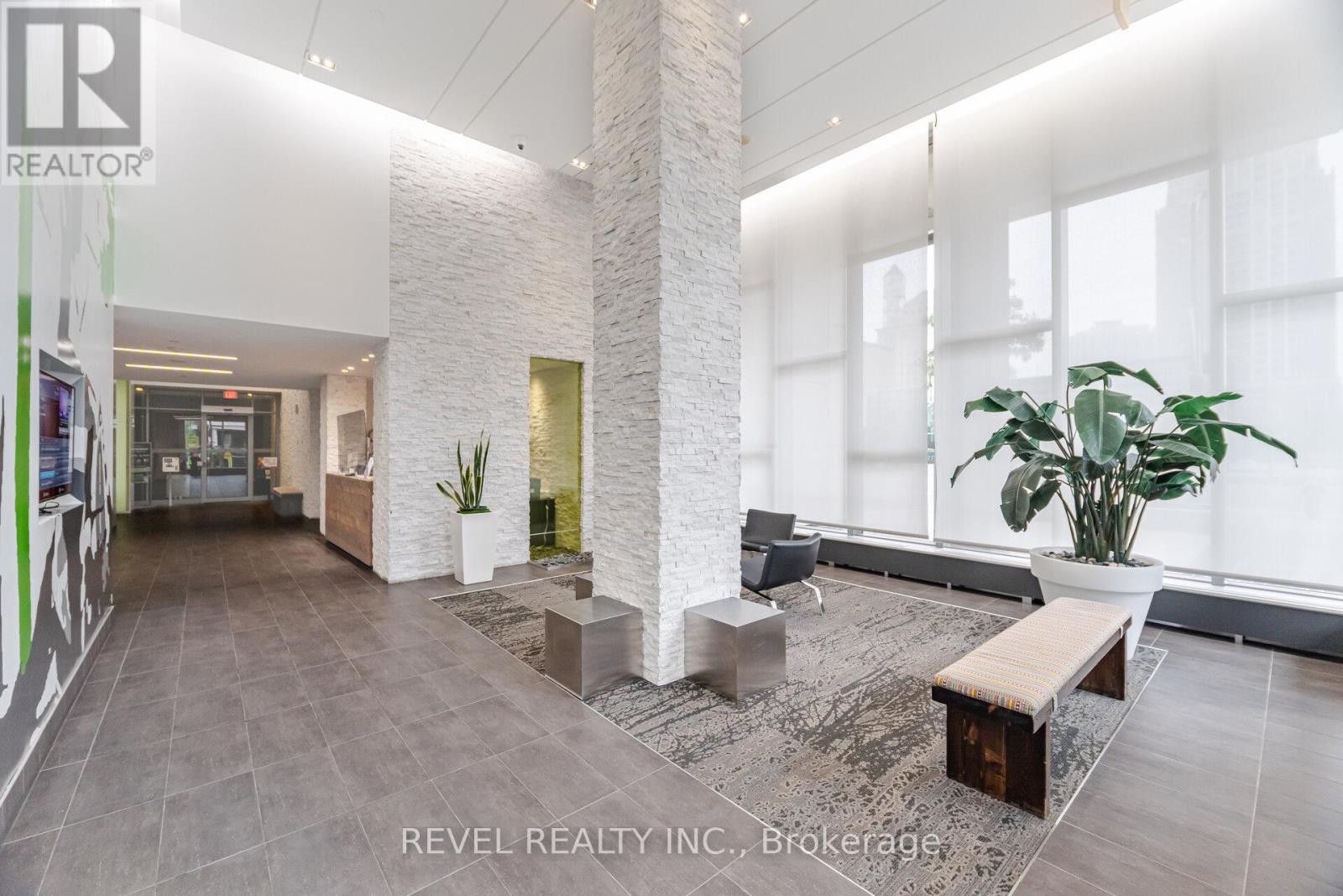 Photo 3 of 2105 365 Prince Of Wales Drive, Mississauga ON