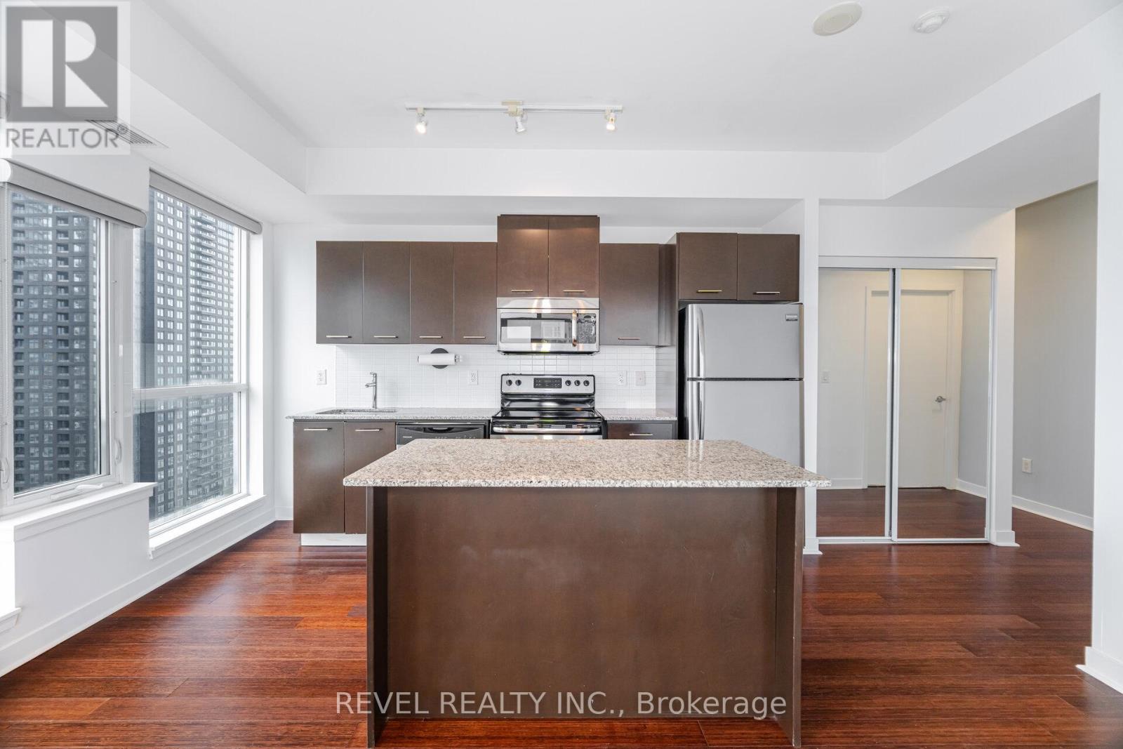 Photo 8 of 2105 365 Prince Of Wales Drive, Mississauga ON
