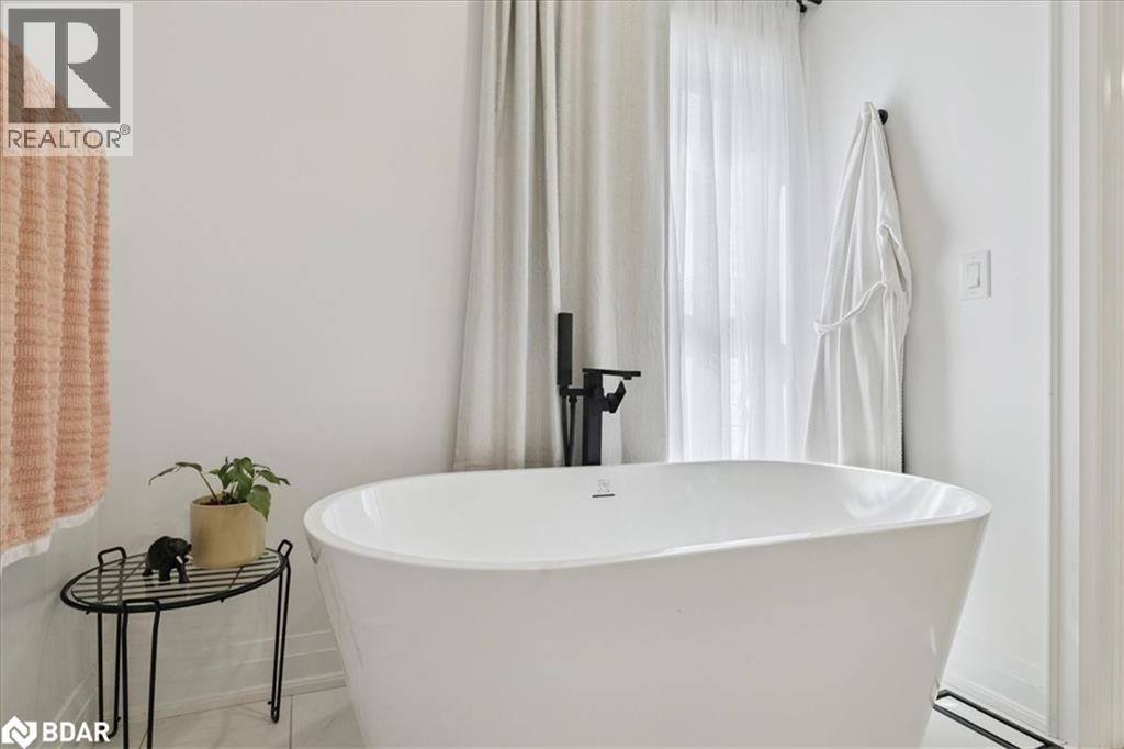 Photo 22 of 48 Aberdeen Avenue, Brantford ON
