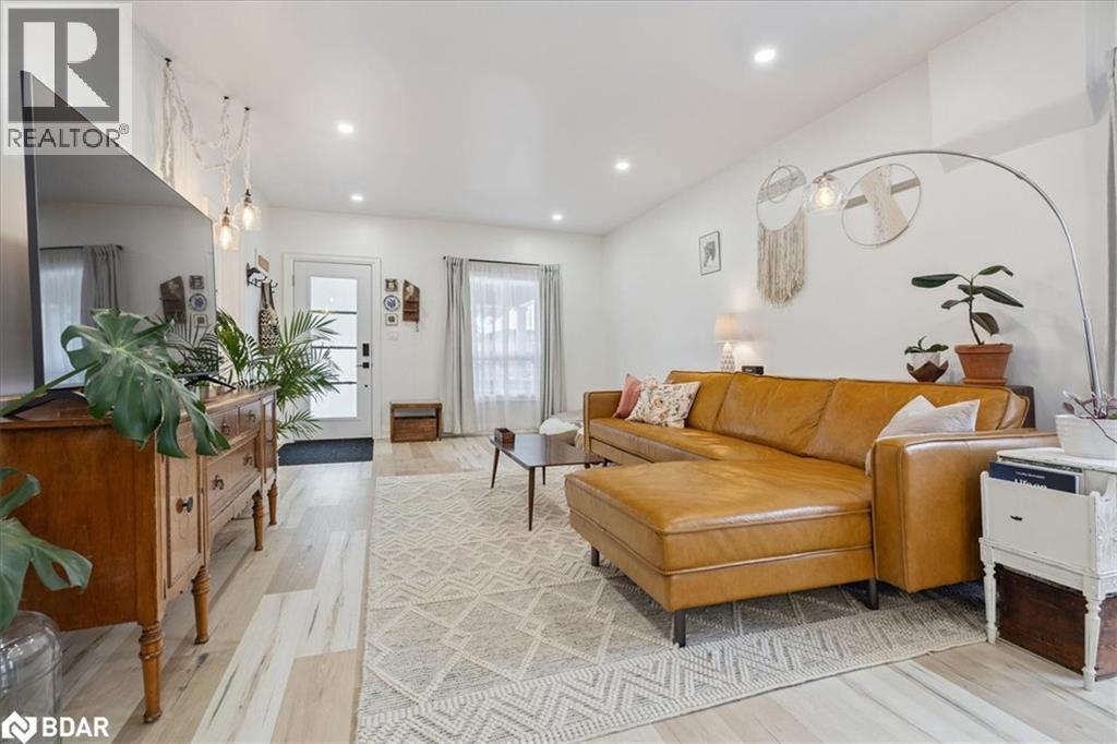 Photo 9 of 48 Aberdeen Avenue, Brantford ON