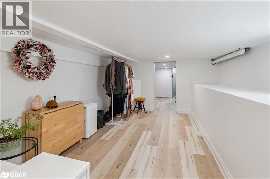 Photo 31 of 48 Aberdeen Avenue, Brantford ON