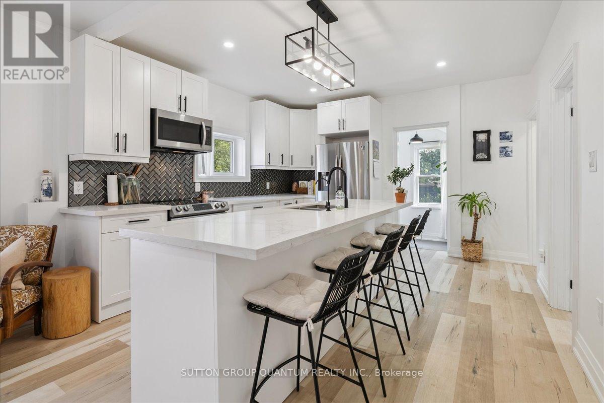 Photo 2 of 48 Aberdeen Avenue, Brantford ON