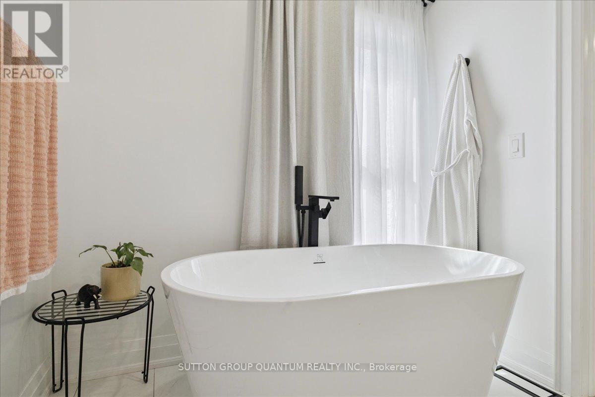 Photo 20 of 48 Aberdeen Avenue, Brantford ON
