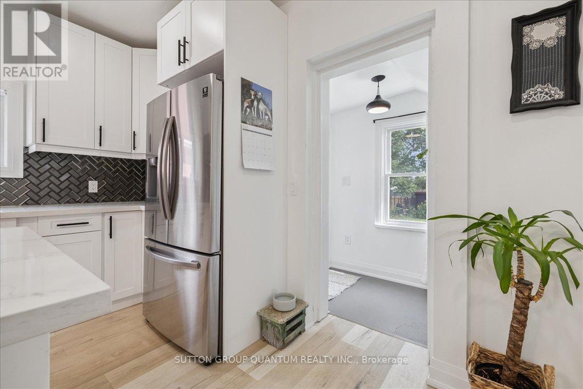 Photo 32 of 48 Aberdeen Avenue, Brantford ON