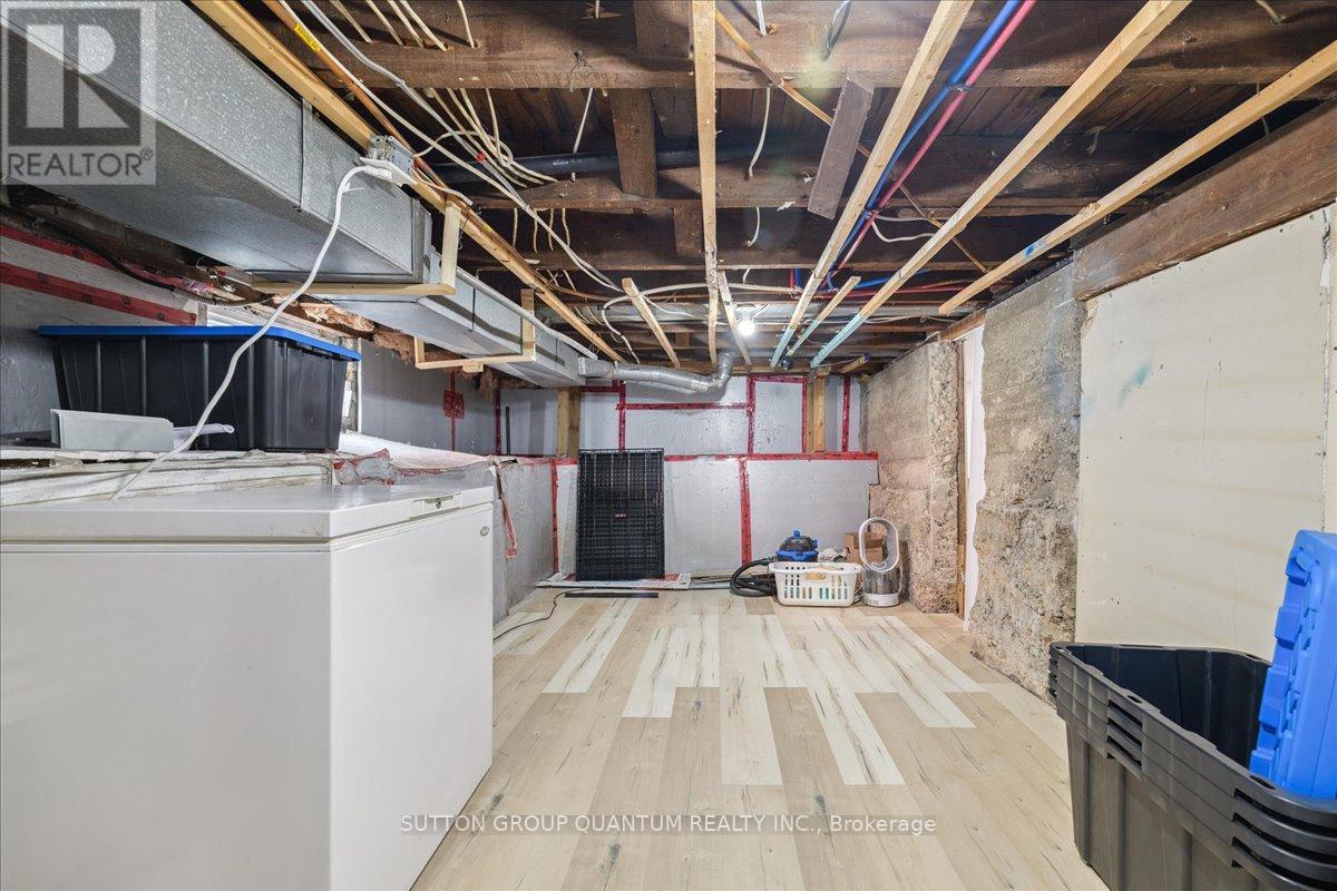 Photo 3 of 48 Aberdeen Avenue, Brantford ON
