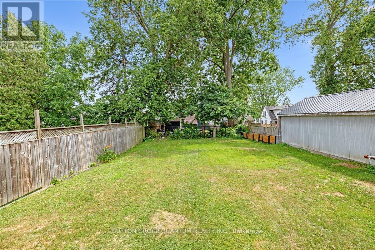 Photo 33 of 48 Aberdeen Avenue, Brantford ON