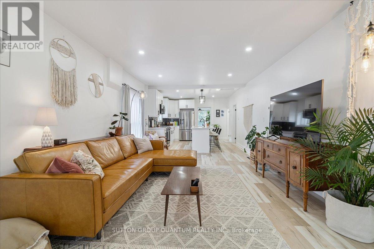 Photo 5 of 48 Aberdeen Avenue, Brantford ON