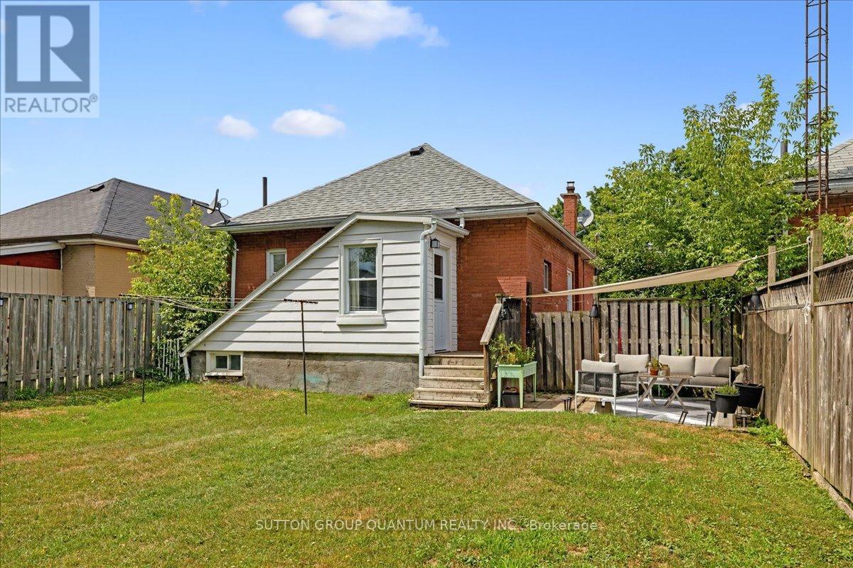 Photo 12 of 48 Aberdeen Avenue, Brantford ON