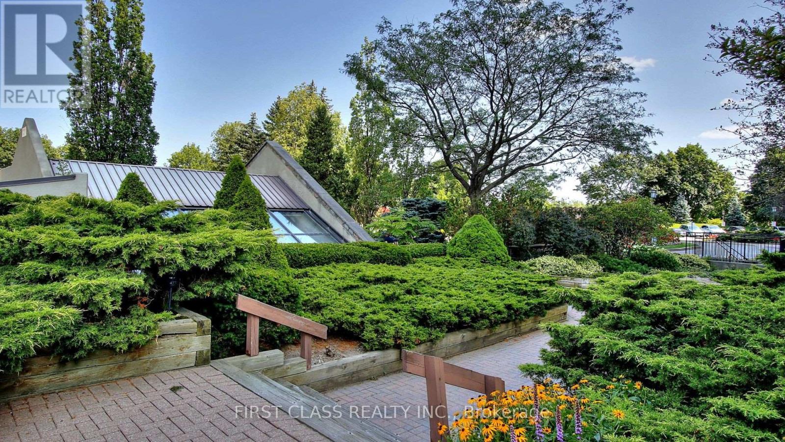 Photo 8 of 138 25 Bamburgh Circle, Toronto ON