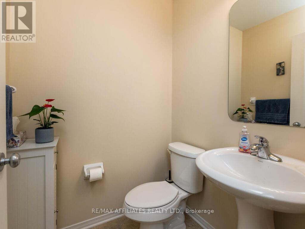 Photo 14 of 252 Badgeley Avenue, Ottawa ON